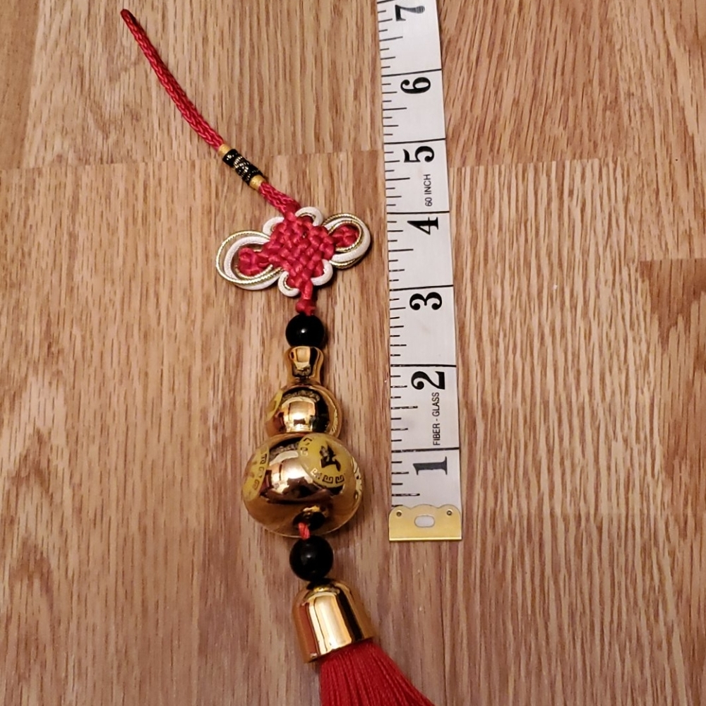 Wu lu fung sui hanger